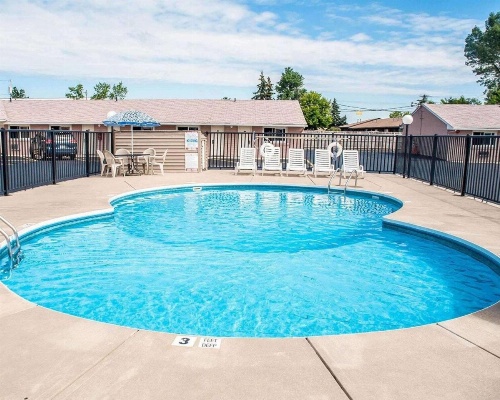 Rodeway Inn & Suites Niagara Falls image 8